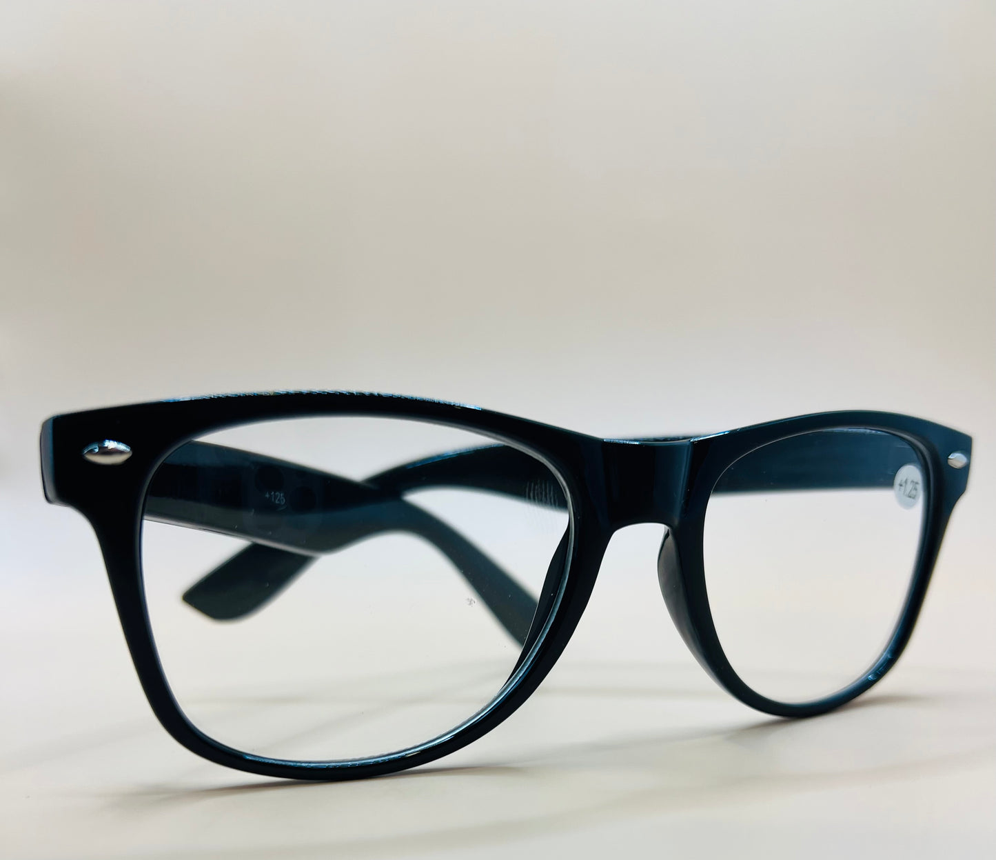 Pablo Zanetti Oversized Readers